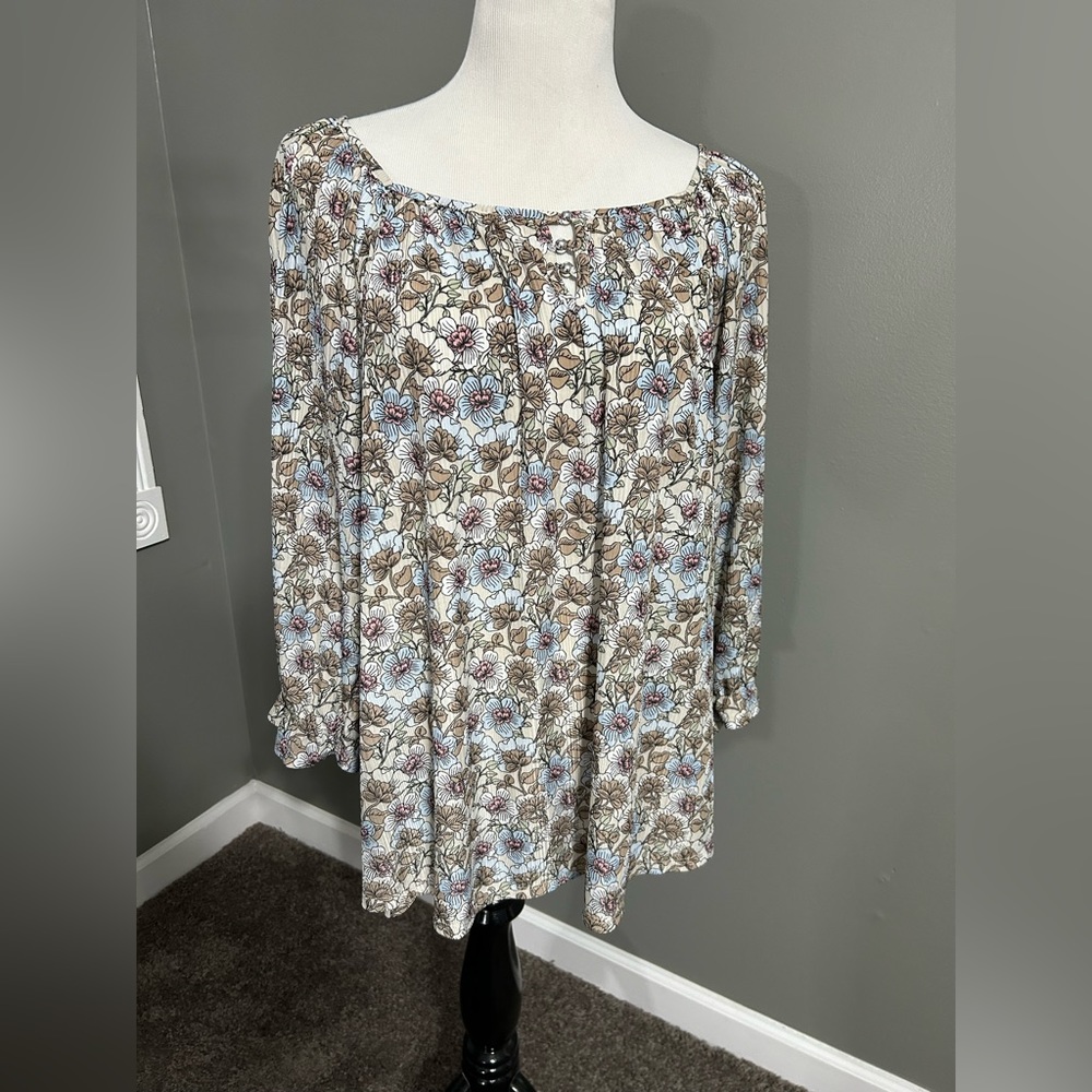 Cato’s women’s size 22/24 pull on scoop, neck,‎ three-quarter sleeve blouse